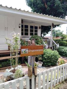 Baan Chay Klong, Canal side Classic Home 2BRs
