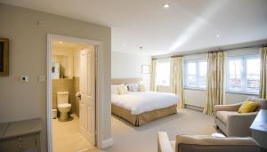 Cowdray Lodge B&B rooms