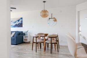 Top-floor Maui condo with pool, lanai & beach access