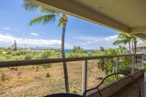 Top-floor Maui condo with pool, lanai & beach access