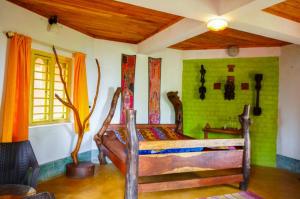Tat Tvam Asi Organic Farm Stay - Parakeet