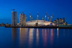 Luxury Two Bedroom River View Apartment in Canary Wharf