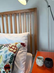 Korean life, dressing room, 3 beds, 8 minutes to the station, long-term stay, airport bus, washing machine, dryer, Yeouido