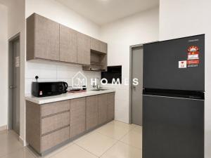 C180 Trader Park 3BR Food Haven with Balcony #A16