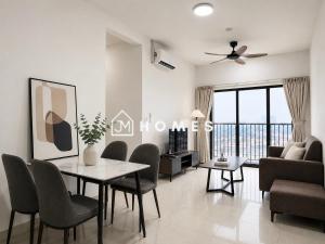 C180 Trader Park 3BR Food Haven with Balcony #A16