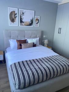 stunning two bedroom apartment with ample parking space, heated swimming pool fully equipped gym and amazing city views