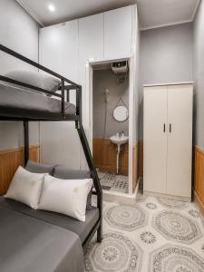 New Viet Home - Chua Lang Branch - Near the National Childrens Hospital
