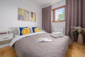 Lumina 2BR Apart with Balcony and AC I Center