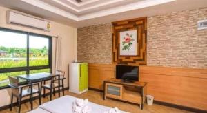 Prew Lom Chom Nam Resort