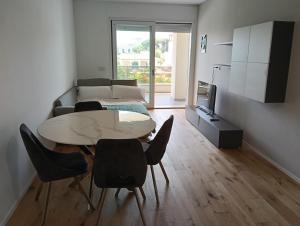 GuestHost - Brezza Marina Apartment