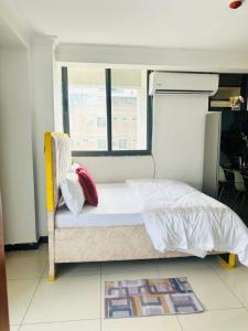 Spacious Studio UrbanNest City Center with Fast WiFi and 24 - 7 Security