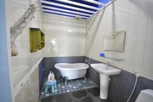 Phòng 4 Người Có Bồn Tắm (Quadruple Room with Bath)