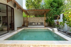 4 luxury seaview villas walk to beach