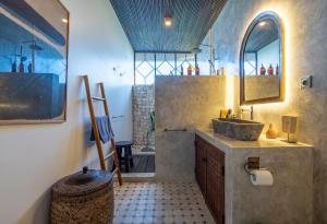 4 luxury seaview villas walk to beach