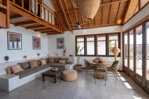 4 luxury seaview villas walk to beach