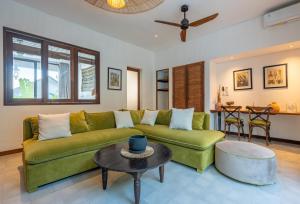 4 luxury seaview villas walk to beach