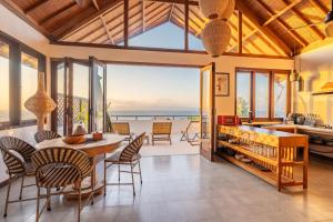 4 luxury seaview villas walk to beach