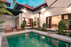 Modern 2BR Private pool villa Berawa-Walk to Beach