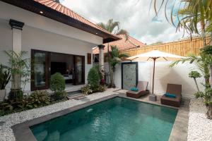 Modern 2BR Private pool villa Berawa-Walk to Beach