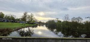 Chalet te huur op Camping de Kleine Wielen te Leeuwarden