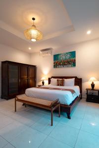 Modern 2BR Private pool villa Berawa-Walk to Beach