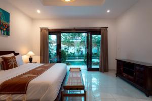 Modern 2BR Private pool villa Berawa-Walk to Beach