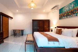 Modern 2BR Private pool villa Berawa-Walk to Beach