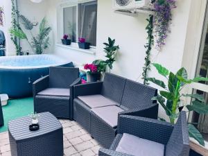Juicy Private Apartments with Jacuzzi