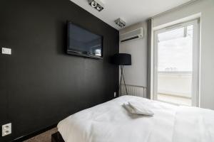 Piastowskie Warta River Apartment by BookingHost