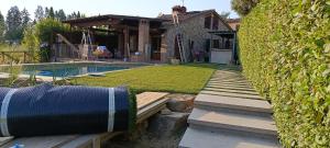 Casale in fiore con piscina nel chianti
