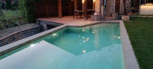 Casale in fiore con piscina nel chianti