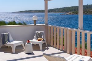Apartments Bose Kanica on the sea