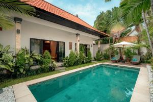 Private pool Villa , 10min walk to Berawa Beach