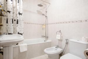 Charming Apartment in Funchal with Balcony and View