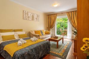 Charming Apartment in Funchal with Balcony and View