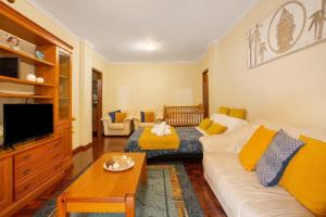 Charming Apartment in Funchal with Balcony and View