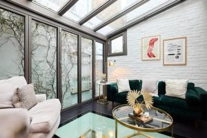The Notting Hill Gate Crib