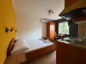 Roberto Seaside Apartments