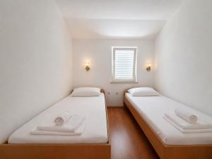 Roberto Seaside Apartments