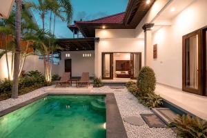 Modern 2BR Private pool villa Berawa-Walk to Beach