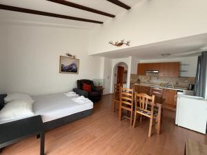 Roberto Seaside Apartments