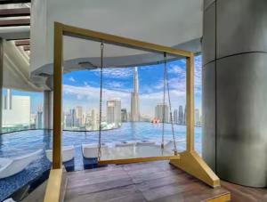 5 Star High Rise Luxury Apartment, Infinity Pool With Stunning Burj View - Brand New Apartment