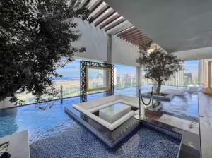 5 Star High Rise Luxury Apartment, Infinity Pool With Stunning Burj View - Brand New Apartment