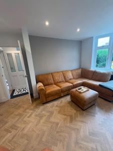 Spacious & Recently Renovated home in a Vibrant part of Manchester - Sleeps 5 guests & Free Parking