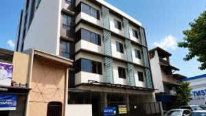 RedDoorz at Mola Suites near Shopwise Makati City