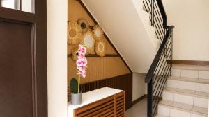 RedDoorz at Mola Suites near Shopwise Makati City
