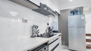 Luxury 2-Bedroom at Polaris Residency