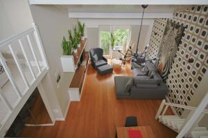 Spacious Apartment with Bathtub and Balcony in Warsaw by Noclegi Renters
