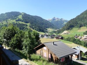 Chalet 4 chambres pour 6 pers, proche village, terrasse, skis - FR-1-342-225