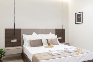 Tuscolana Luxury Retreat - 100mt to Metro, 3 Bedrooms, A-C